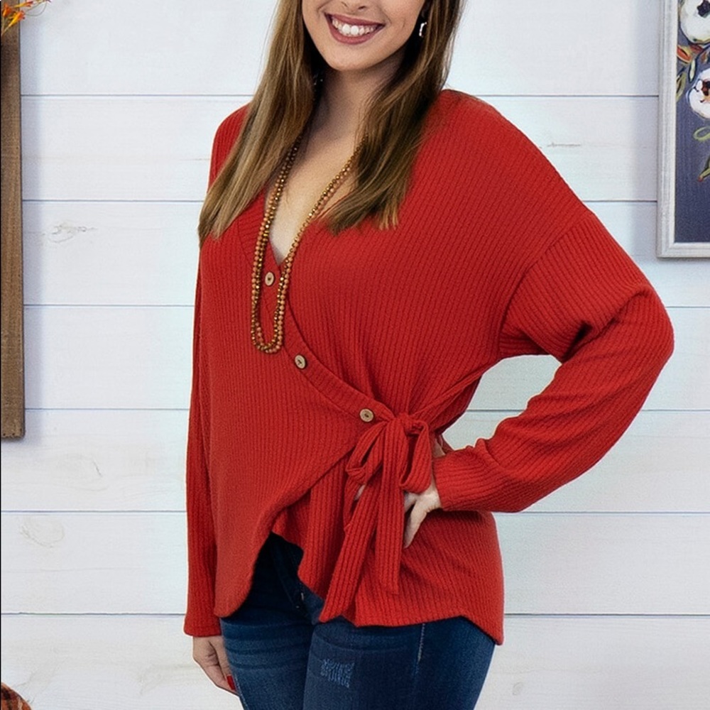 Cross Side Tie Top